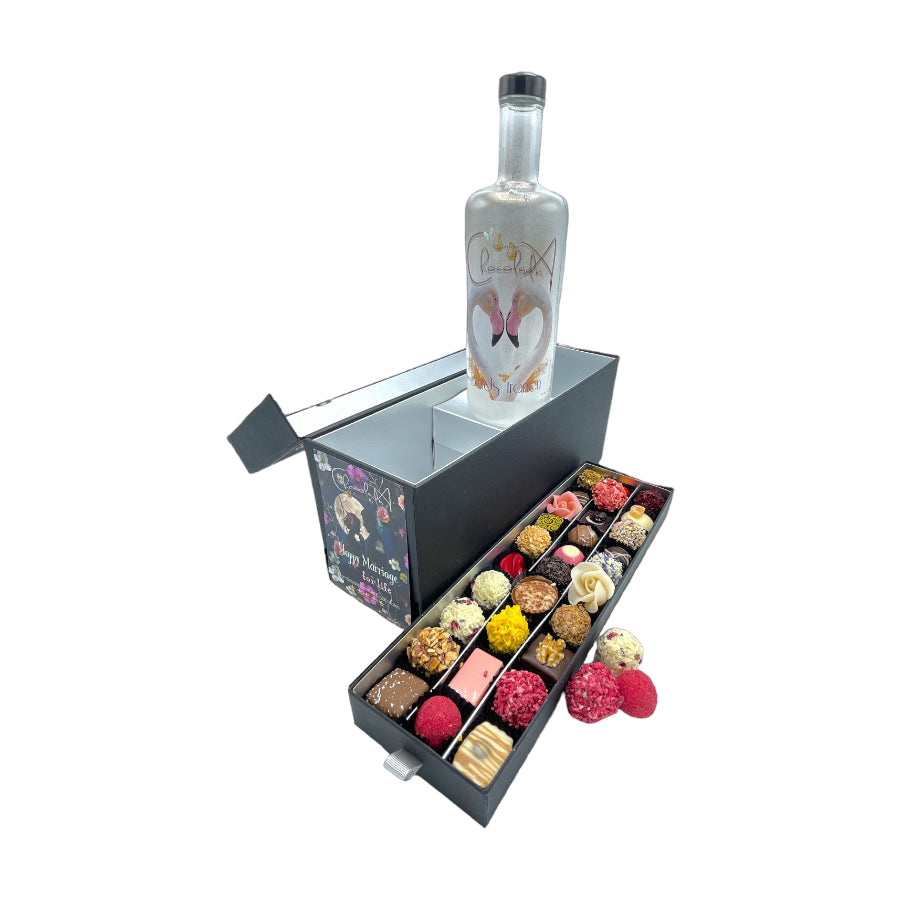 
                  
                    Chocolate pralines with special liqueurs of your choice in a luxurious ChocolaDNA drawer box
                  
                