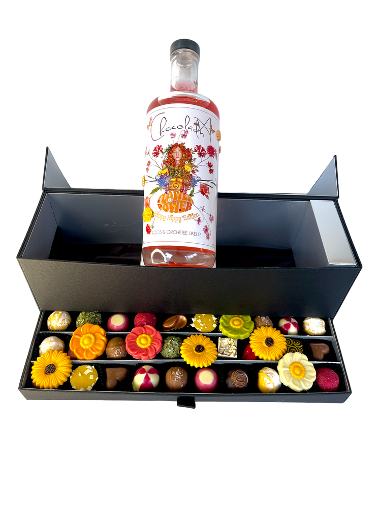 
                  
                    Flower Power Schokoladentrüffel mit Blumenlikör in luxuriöser ChocolaDNA-Schubladenbox
                  
                