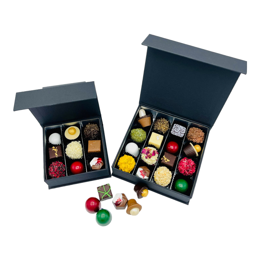 
                  
                    Luxus-Pralinen- und Trüffelschachteln aus Schokolade für den Winterurlaub in verschiedenen Größen
                  
                