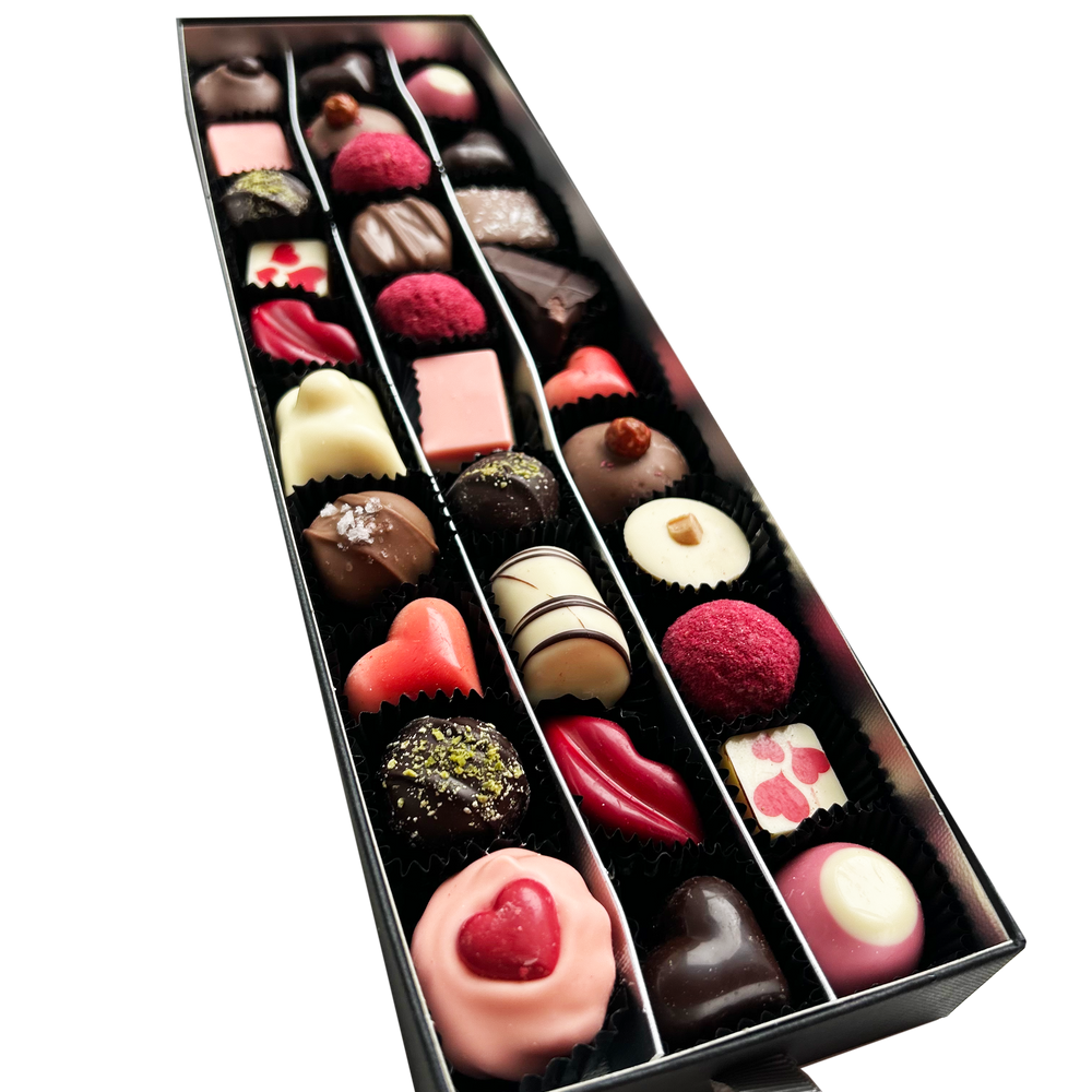 
                  
                    Love Drinks &amp; Chocolate „Mon Cherry“: Luxus-Schubladenbox mit Mon Cherry-Likör und Pralinen
                  
                