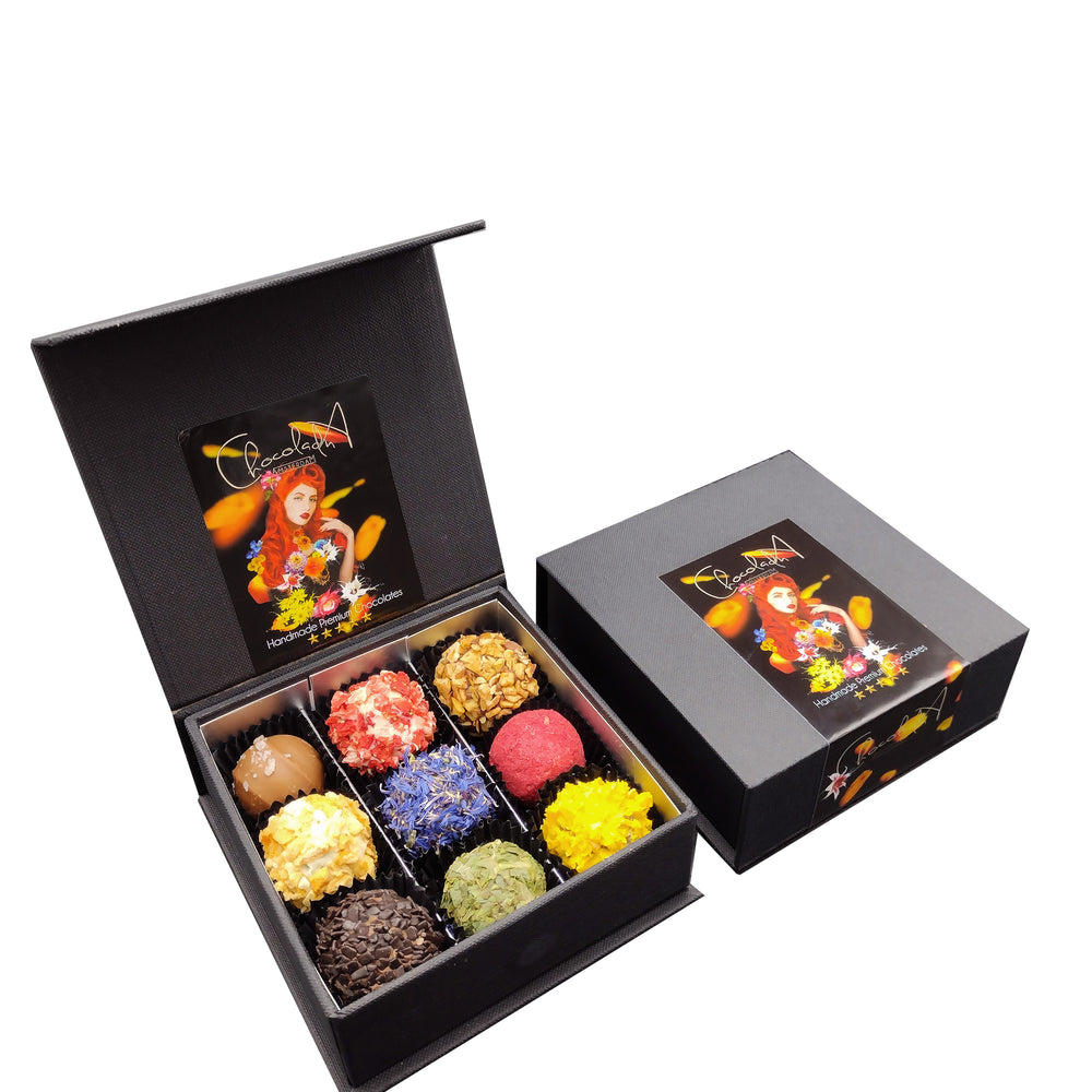 
                  
                    TRÜFFEL-ChocolaDNA-Handgemachte exklusive Schokoladentrüffel – Set mit 2 Schachteln (2 x 9 Trüffel)
                  
                